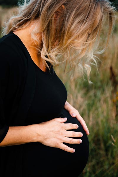 Gravid fotograf og familiefotograf