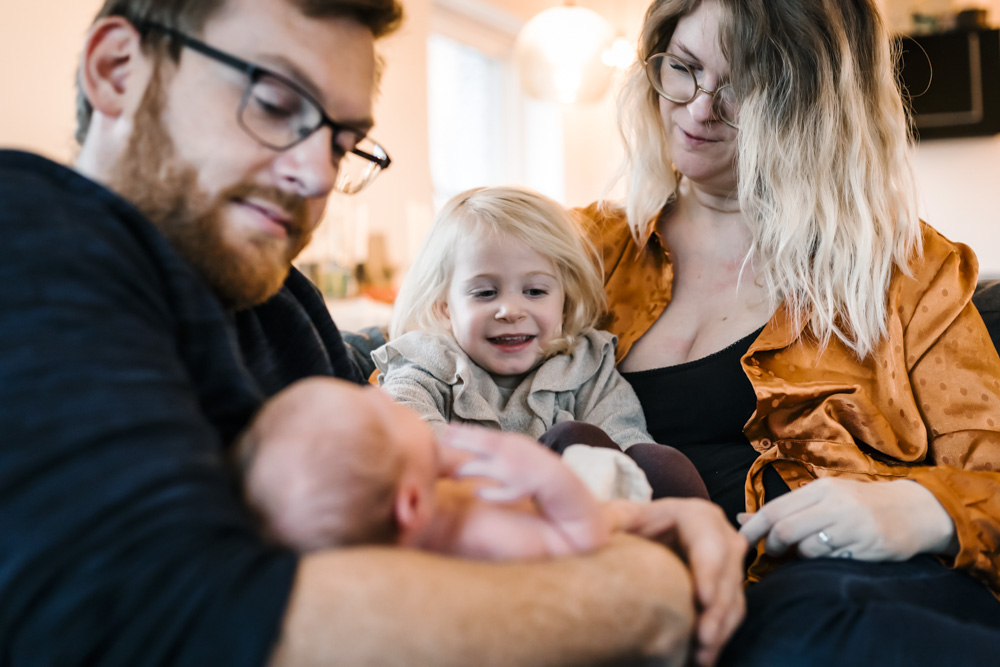 nyfoedt-fotografering-august-hele-familien
