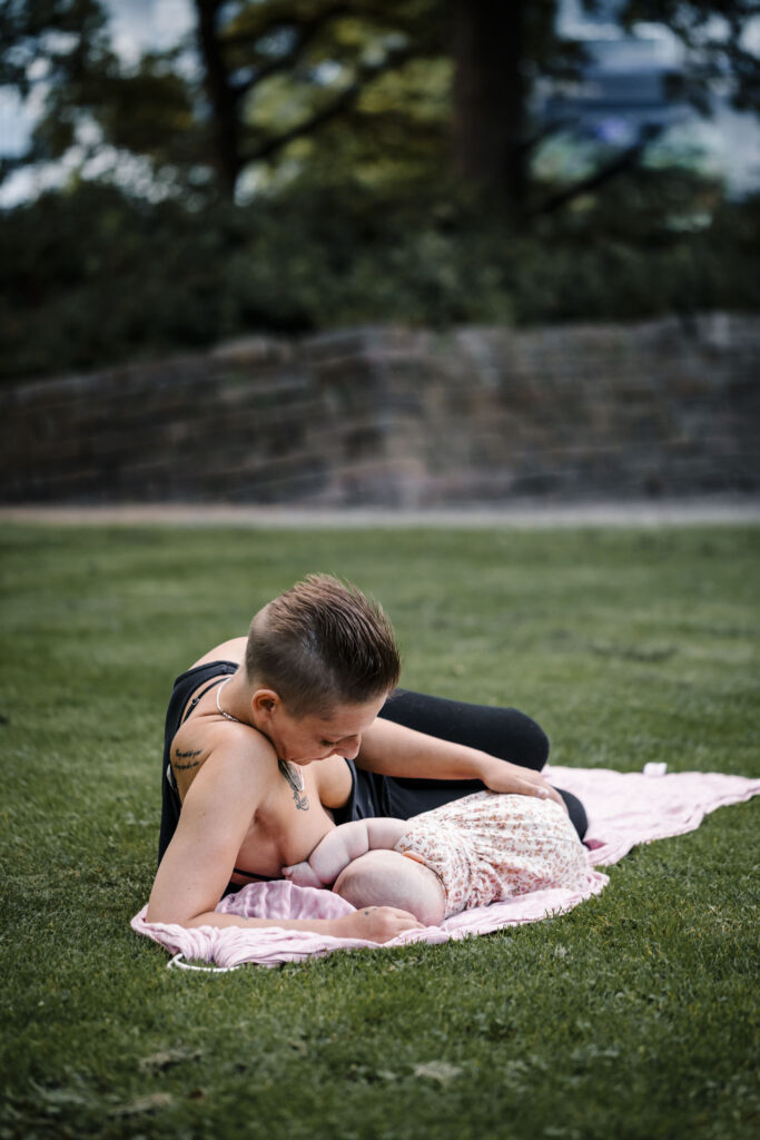 fotoprojekt-boob-rights-normaliser-amning-motherhood-eva-walther