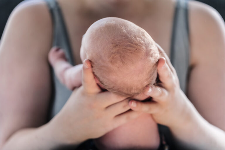 gravid-nyfoedt-fødselsfotograf-eva-walther