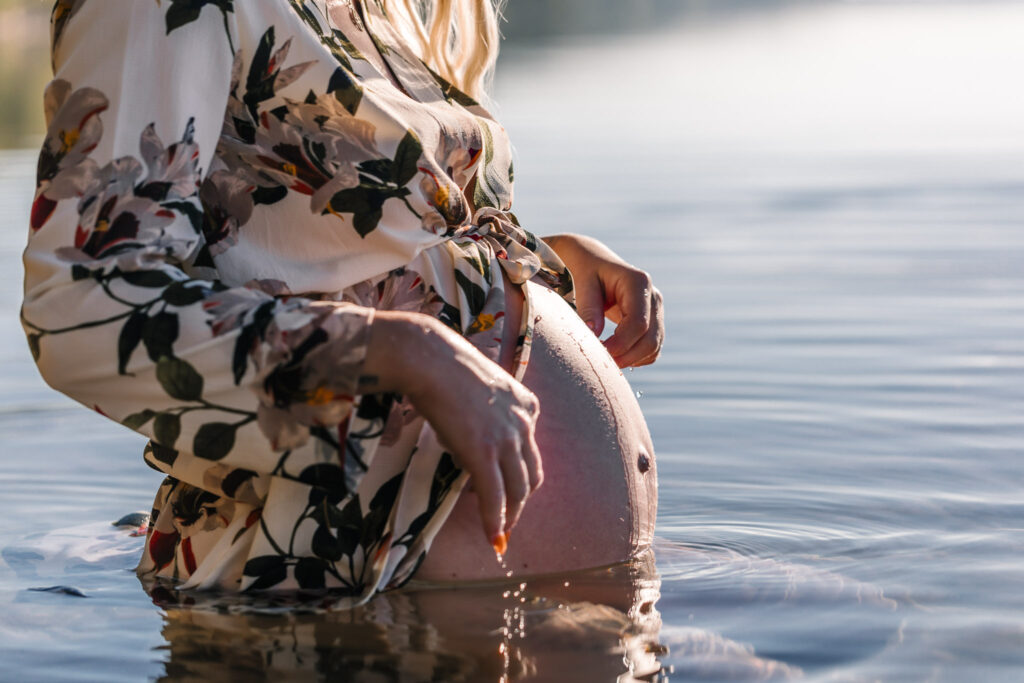 gravid-billeder-trine-vand